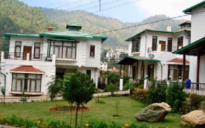 Exterior view of Pine Oak Studio Apartment building